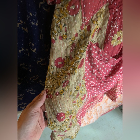 Kantha Bae Oversized Tunic in red & cream with flowers - Picture 8 of 8